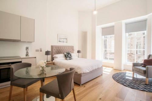 Beautiful Minimalistic Studio Apartment In Central