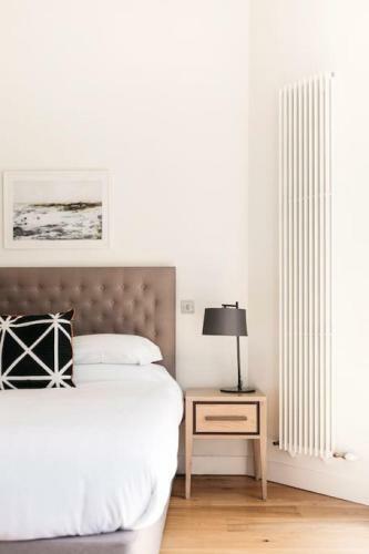 Beautiful Minimalistic Studio Apartment In Central
