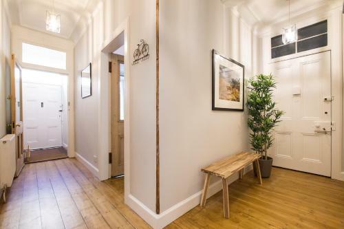 Apartamento Beautiful, Traditional 2 Bedroom Main Door Flat