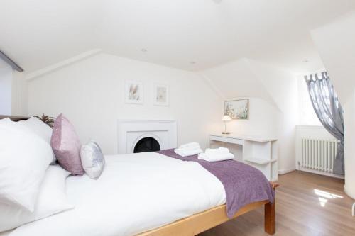 Spacious 4 Bedroom Apartment Near Meadows