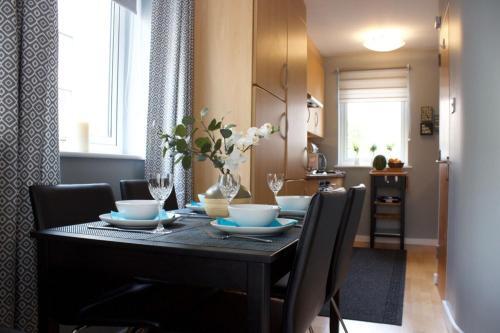 Stylish Royal Mile Apartment With Parking!