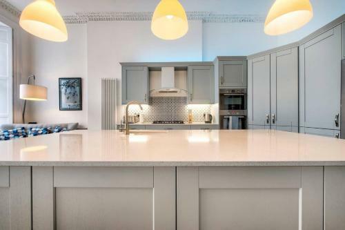 Altido Spacious And Stylish 4-bed Georgian Apartment