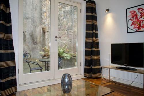 Bright Apartment On The Grassmarket Sleeps 2