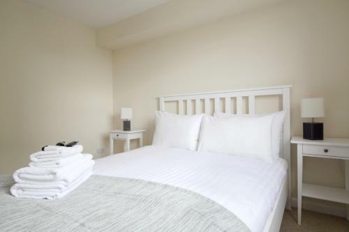 Hawkhill 9 - Contemporary Edinburgh Apartment And Secure Parking