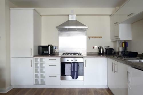 Hawkhill 9 - Contemporary Edinburgh Apartment And Secure Parking