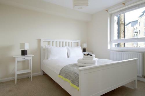 Hawkhill 9 - Contemporary Edinburgh Apartment And Secure Parking