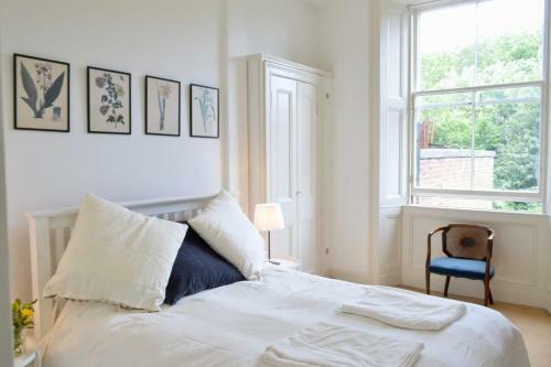Beautifully Bright 2 Bedroom Apartment