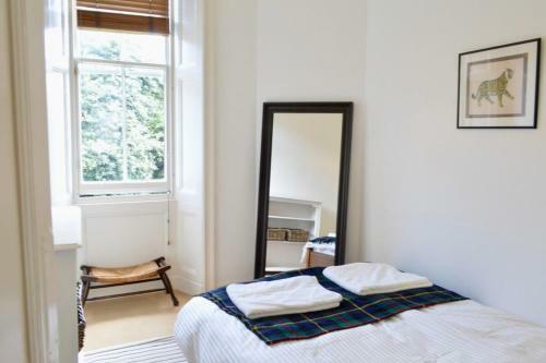 Beautifully Bright 2 Bedroom Apartment
