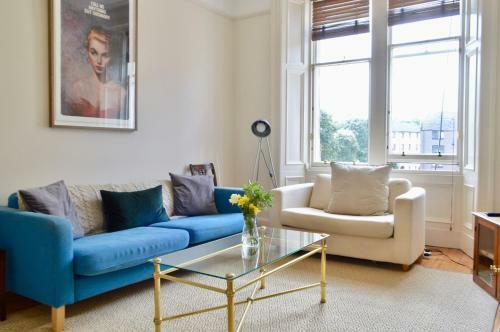 Beautifully Bright 2 Bedroom Apartment