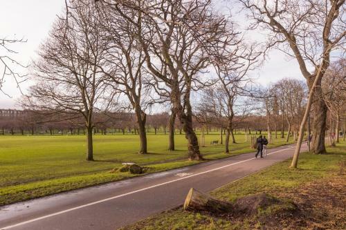 424 Stunning 2 Bedroom Duplex Apartment By The Meadows With Secure Parking