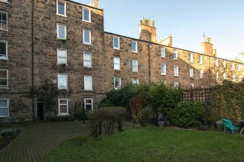 427 - Salmond Place Apartment