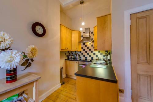 Apartamento Spacious 3br Apt Moments From The Meadows & Old Town