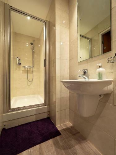 Altido Elegant 2bedroom Apartment With Balcony And Parking