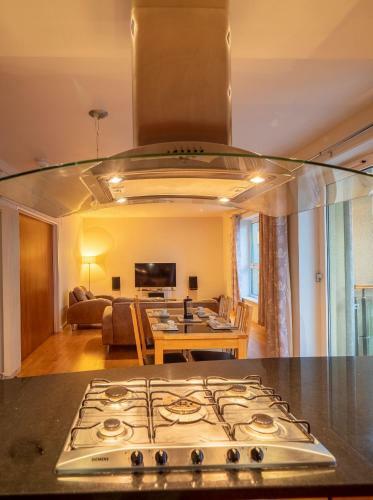Altido Elegant 2bedroom Apartment With Balcony And Parking