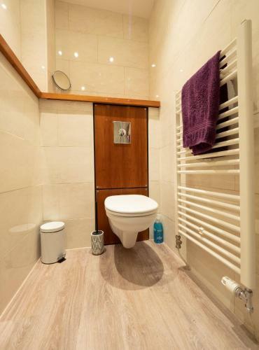 Altido Elegant 2bedroom Apartment With Balcony And Parking
