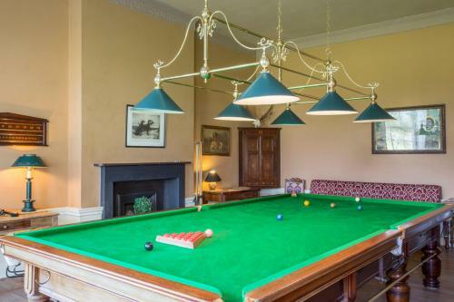 Edrom Chateau Sleeps 26 Wifi