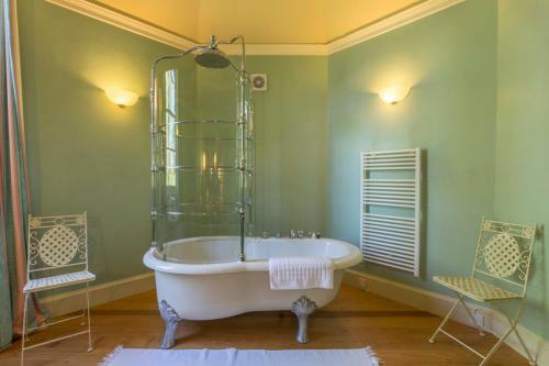 Edrom Chateau Sleeps 26 Wifi