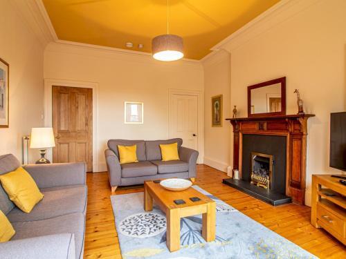 Beautiful Georgian Style Morningside Apartment
