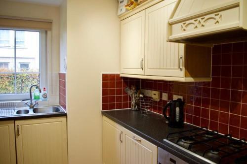 Bright Apartment Close To City Centre!