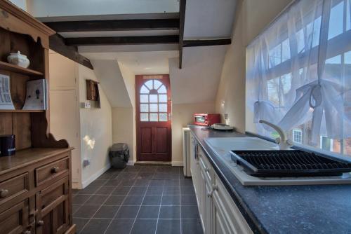 Apartamento 17th-century One Bed Studio With Parking & Garden!
