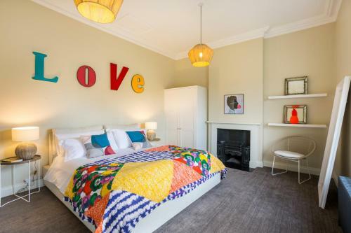 Emley Chateau Sleeps 17 With Wifi