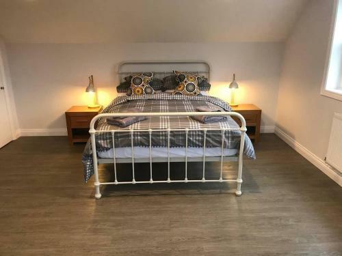 High Specification Coach House, Ebford.