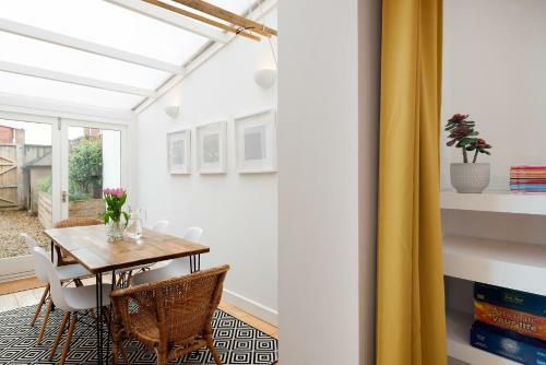 Nomi Homes - Exeter - Bookdirect - Central - Beach - Wifi