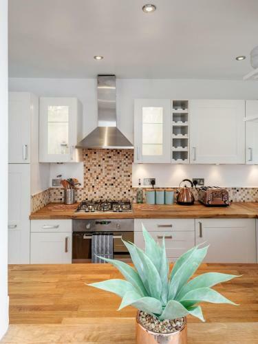 Nomi Homes - Exeter - Bookdirect - Central - Beach - Wifi