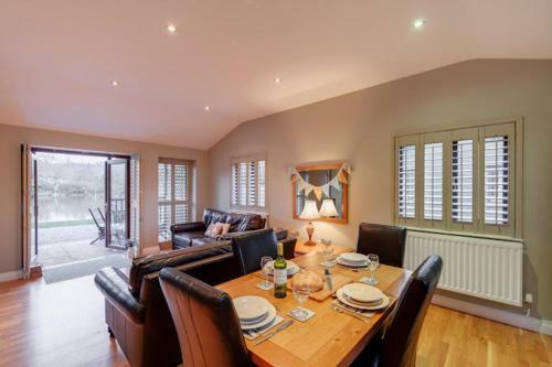 Heron Lodge, South View Lodges