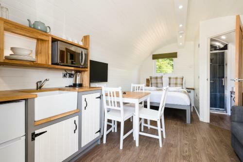 Weedingshall Lodges
