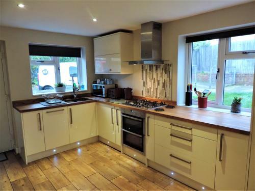 3 Bed Farnborough Air Accommodation