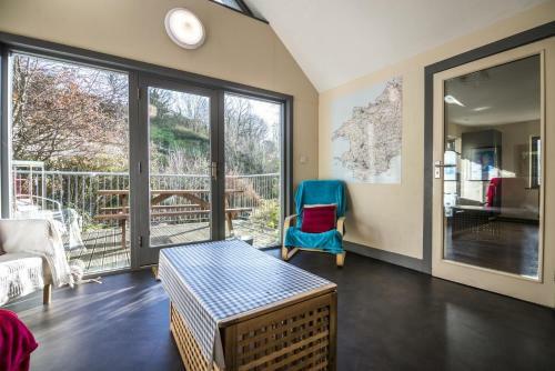 Rock Cottage - 3 Bedroom Holiday Home - Fishguard