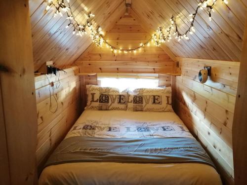 Charming 1-bed Cabin In Gaerwen