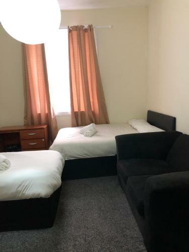 Bed & Breakfast Renfrew Rooms At City Centre