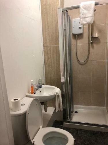Bed & Breakfast Renfrew Rooms At City Centre