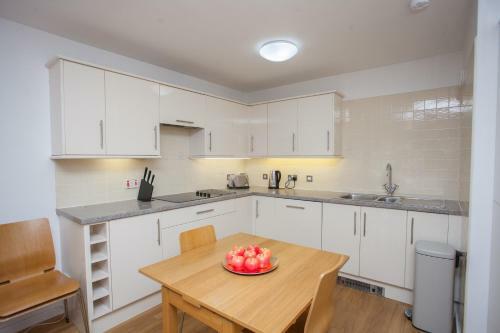 Stylish Apartment With Private Parking