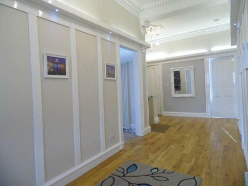 Apartamento West End - 3 Bedroom, Main Door Flat With Parking