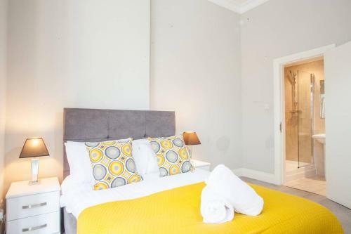 Bright 3 Bedroom Apartment In City Centre