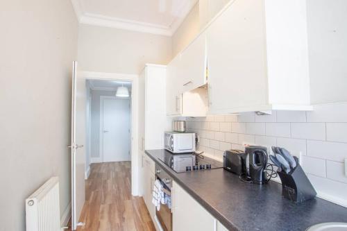 Bright 3 Bedroom Apartment In City Centre