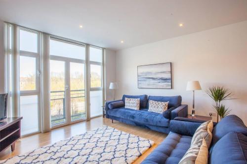Large 2 Bed Apartment In Great Riverside Location
