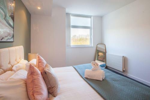 Large 2 Bed Apartment In Great Riverside Location