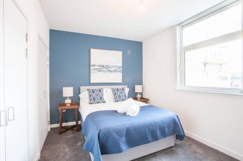 Large 2 Bed Apartment In Great Riverside Location
