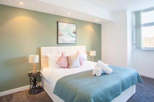 Large 2 Bed Apartment In Great Riverside Location