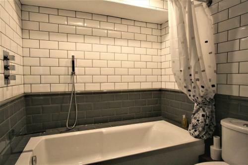 Brunswick Square Apartments By Roomsbooked