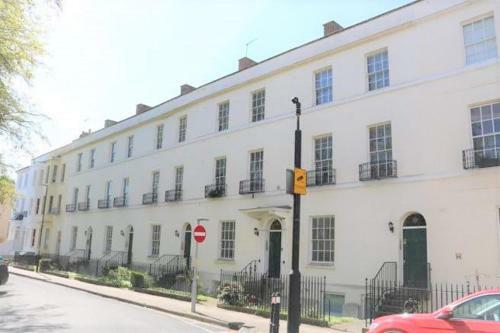 Brunswick Square Apartments By Roomsbooked