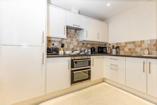 Apartment 4 Hillbrook House, Malvern - Guest Homes