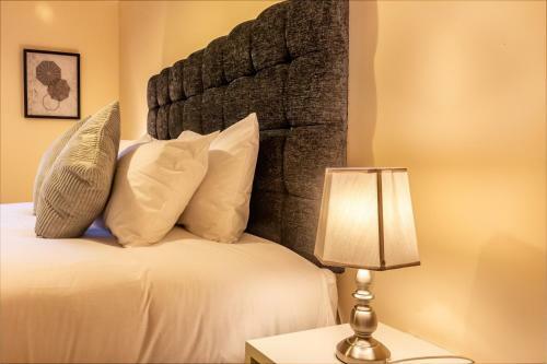 Apartment 4 Hillbrook House, Malvern - Guest Homes