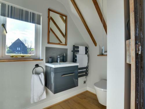 Tranquil Holiday Home In Groombridge Kent With Balcony