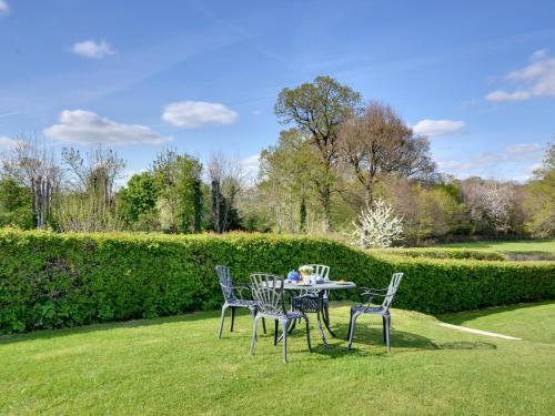 Tranquil Holiday Home In Groombridge Kent With Balcony