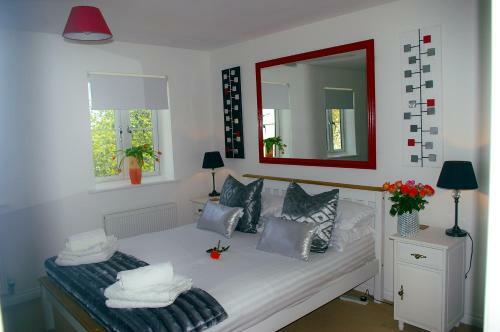 Ladysmith House - 4 Bedrooms - Full House
